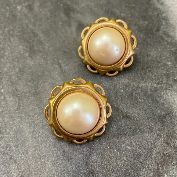 Vintage YSL Yves Saint Laurent Gold Pearl Earrings - Picture 7 of 17